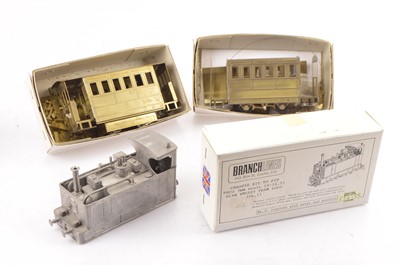 Lot 357 - Wrightlines 0-16.5 Glyn Valley Locomotive and two 4-wheel Tramway Coaches (one powered) all part built (3)