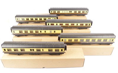 Lot 365 - Rake of six restored Exley 0 Gauge GWR chocolate and cream Coaches (6)