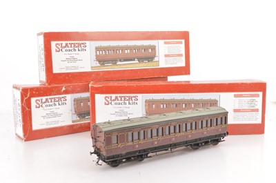 Lot 366 - Slater's 0 Gauge kitbuilt LMS ex MR maroon 43' Clayton Arc roof Non Corridor bogie Coaches (3)