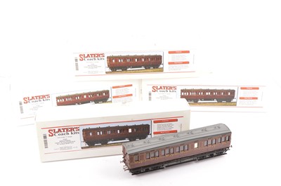 Lot 368 - Slater's 0 Gauge kitbuilt MR maroon 43' Clayton Arc roof Non Corridor bogie Coaches (4)