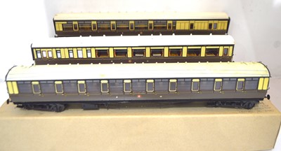 Lot 382 - Blacksmith Models 0 Gauge GWR chocolate and cream Toplight 70' Coaches