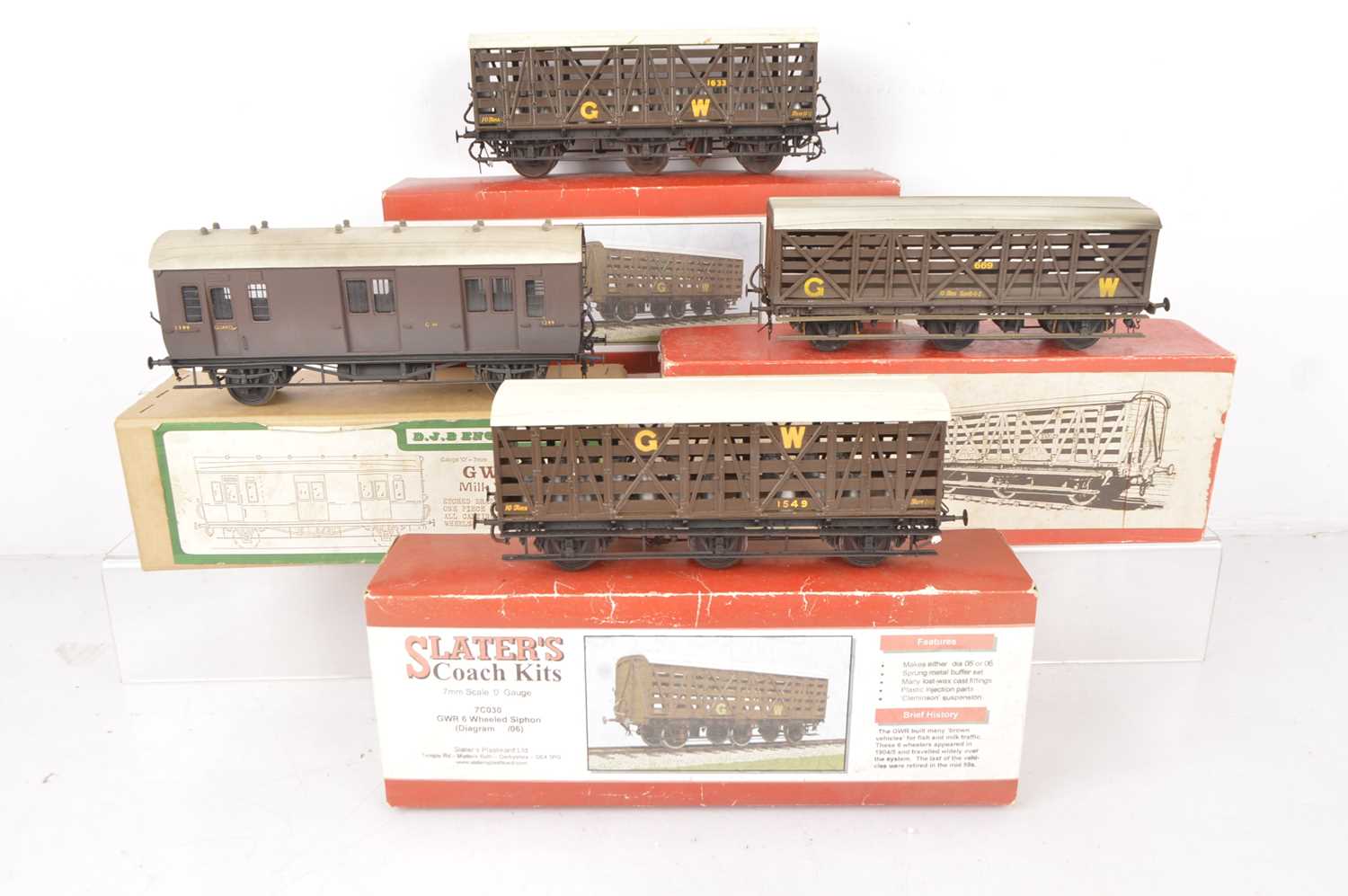 Lot 387 - Slater's 0 Gauge kitbuilt GWR 6-wheel Siphon Vans and DJB Milk Van (4)