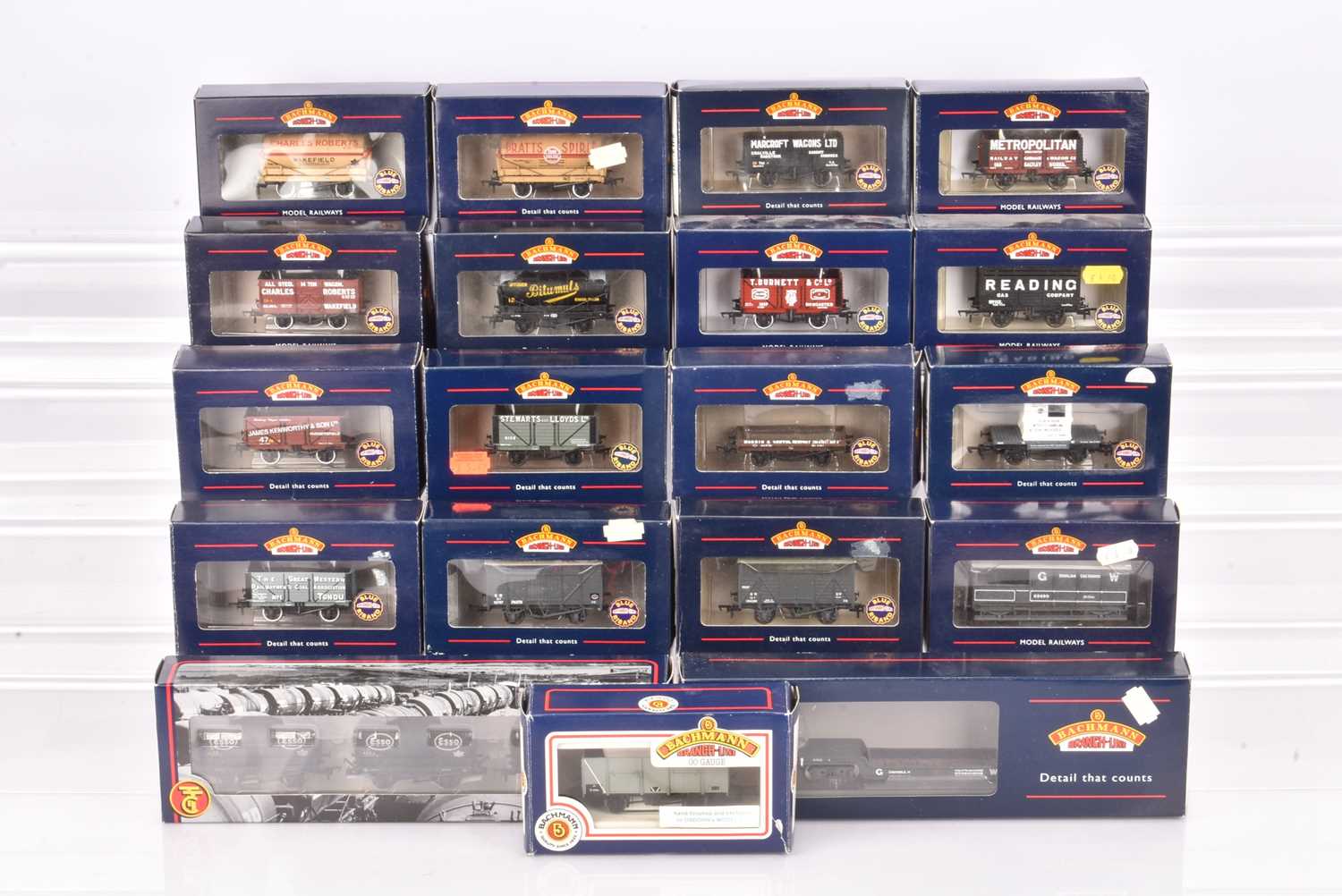 Lot 446 - Bachmann 00 gauge Goods Rolling Stock