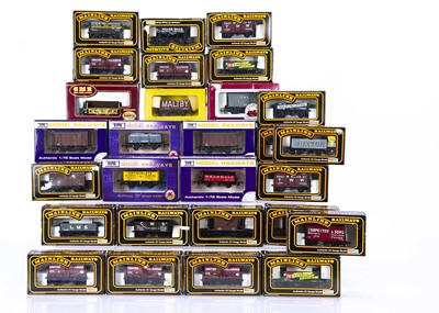 Lot 505 - Mainline Dapol Airfix Trix 00 gauge Private Owner and other wagons