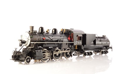 Lot 664 - A Gauge 1 (10mm scale) live steam American Southern Pacific M-6 'Mogul' class 2-6-0 Locomotive and Tender by Accucraft