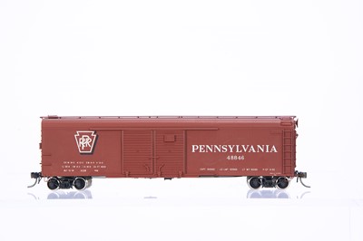 Lot 900 - Rail Works Limited H0 Gauge Pennsylvania Rail Road 50' Round Roof Box Car X-32 4 Door