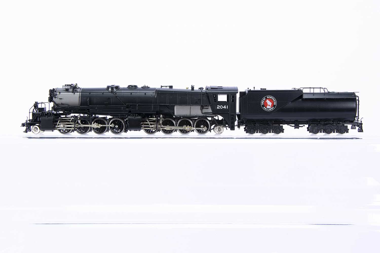 Lot 909 - Oriental Limited H0 Gauge Great Northern R-1 2-8-8-2 Closed Cab Factory Painted Black