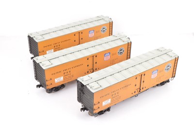 Lot 750 - MTH G Scale American Southern Pacific Fruit Box Cars (6)