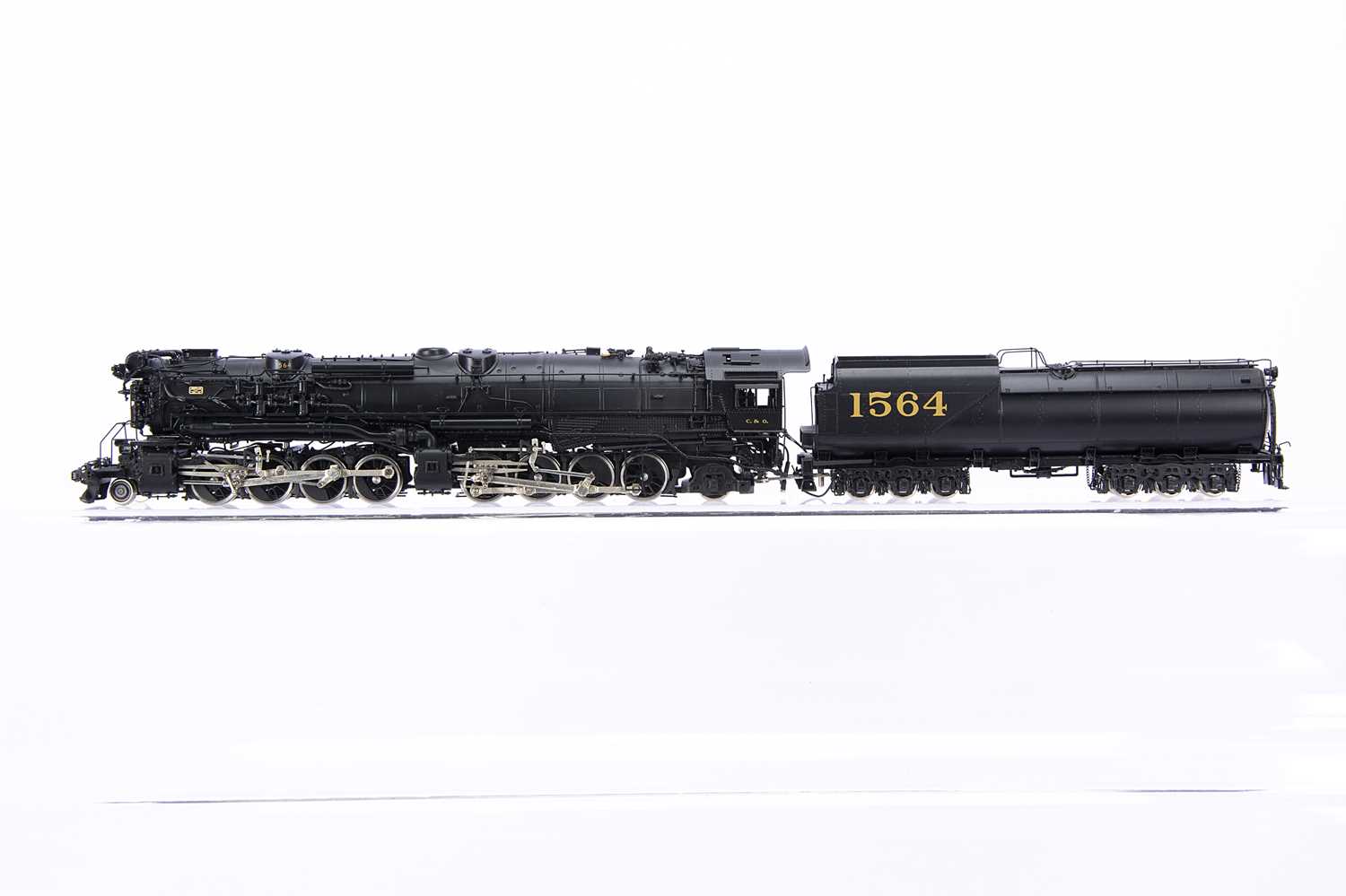 Lot 923 - Challenger Imports Ltd H0 Gauge Chesapeake and Ohio Class H7 2-8-8-2 Locomotive #1564 with 16VB Tender Factory Painted Catalog #2063.1