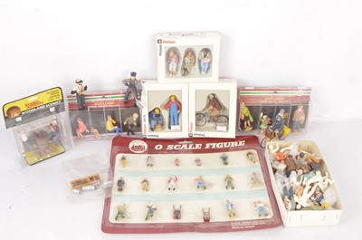 Lot 775 - Large selection of G Gauge and O Gauge characters (26)