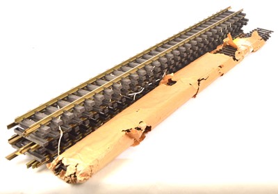 Lot 776 - G Gauge and O Gauge Straight track 36" long (10)