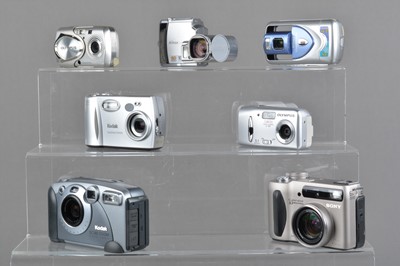 Lot 62 - A Tray of Digital Compact Cameras