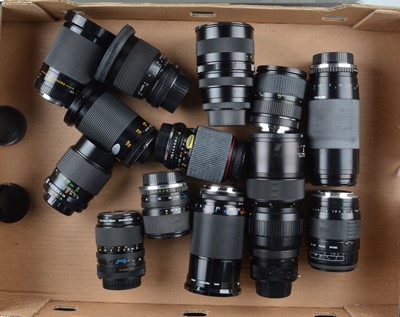 Lot 105 - A Tray of Zoom Lenses