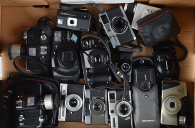 Lot 116 - A Tray of Compact Cameras