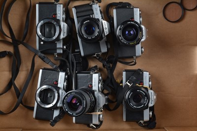 Lot 126 - A Tray of Minolta SLR Cameras