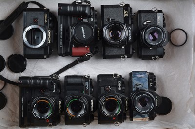 Lot 127 - A Tray of SLR Cameras