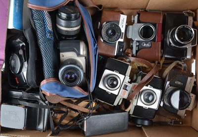 Lot 135 - A Tray of Various Cameras