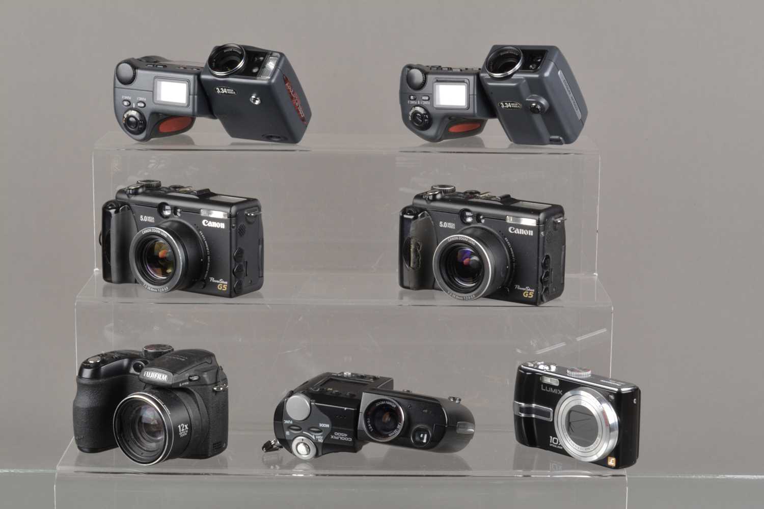 Lot 142 - A Group of Digital Cameras