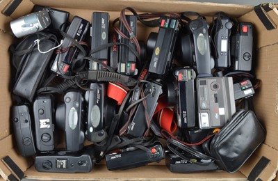 Lot 160 - A Tray of Compact Cameras