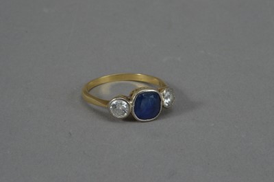 Lot 114 - An art deco Sapphire and diamond three stone ring