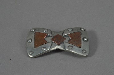 Lot 115 - A contemporary Liberty pewter and hammered copper brooch
