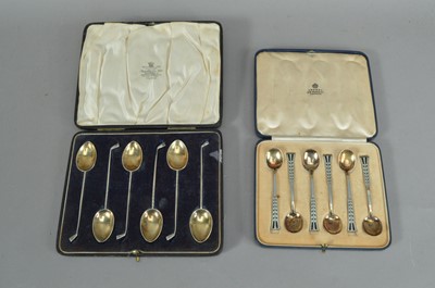 Lot 116 - A cased set of six George V silver tea spoons