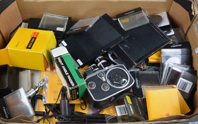 Lot 224 - A Tray of Camera Related Items