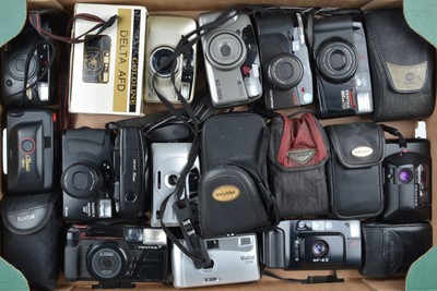 Lot 251 - A Tray of Compact Cameras