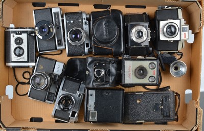 Lot 256 - A Tray of Various Cameras