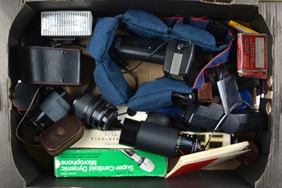 Lot 287 - A Tray of Camera Related Items