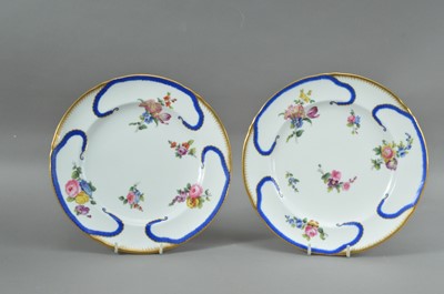 Lot 122 - A pair of early 20th century Minton porcelain plates