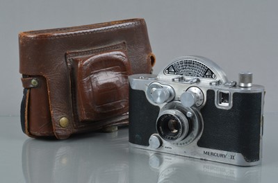 Lot 303 - A Universal Mercury II Camera