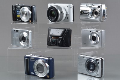 Lot 329 - A Tray of Digital Cameras