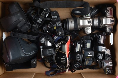 Lot 339 - A Tray of SLR Cameras