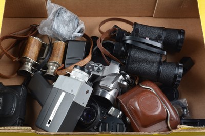 Lot 369 - Cameras and Related Items