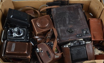 Lot 401 - A Tray of Various Cameras