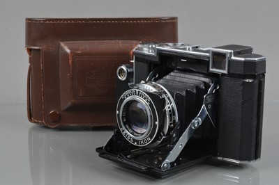 Lot 428 - A Zeiss Ikon Super Ikonta 532/16 Rangefinder Folding Camera