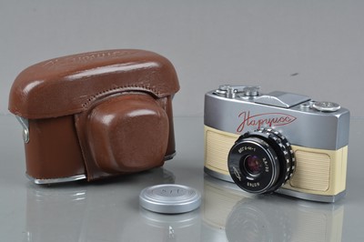 Lot 461 - A KMZ Narciss 16mm Camera