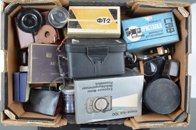 Lot 476 - A Tray of Camera Related Items