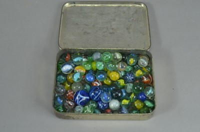 Lot 140 - A collection of assorted marbles