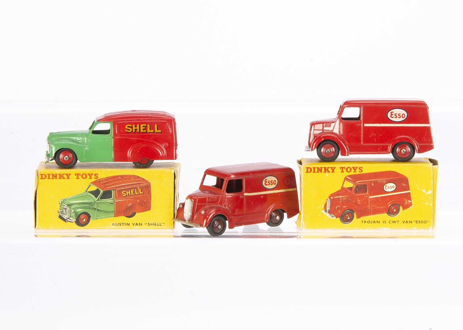 Lot 29 - Dinky Toys 450 Trojan 'Esso' Van