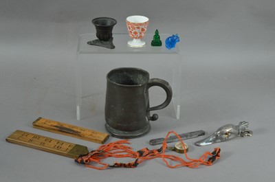 Lot 147 - An assorted collection of collectables