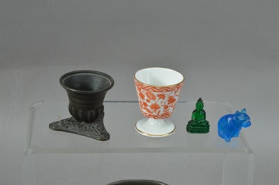 Lot 147 - An assorted collection of collectables