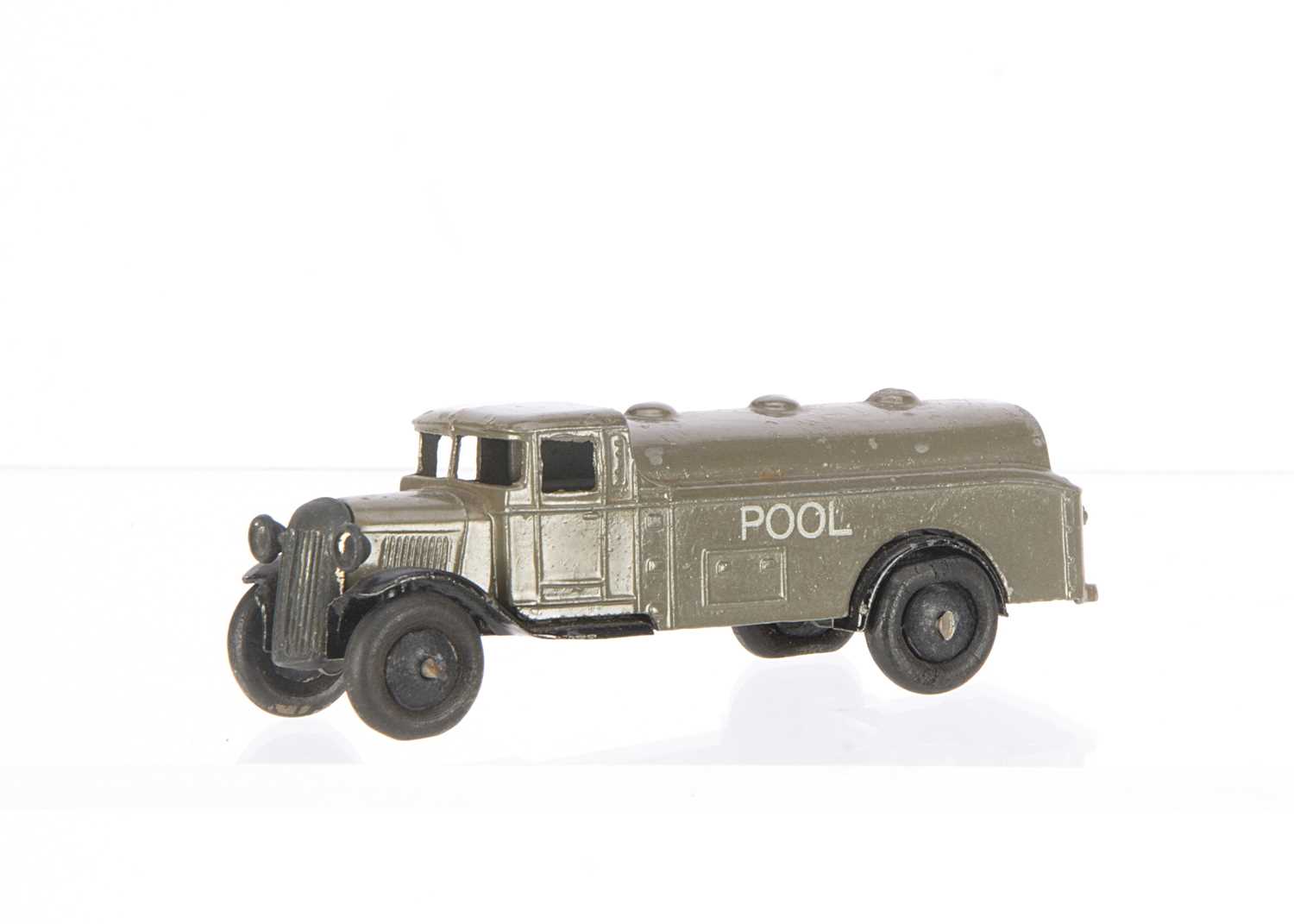 Lot 33 - A Dinky Toys Wartime 25d Petrol Tank Wagon