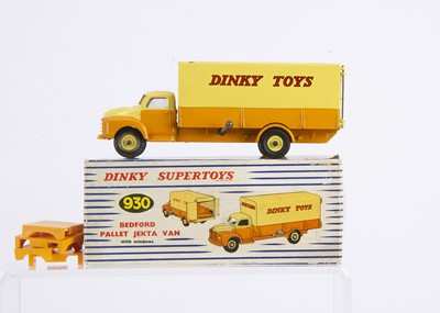 Lot 115 - A Dinky Supertoys 930 Bedford Pallet Jekta Van