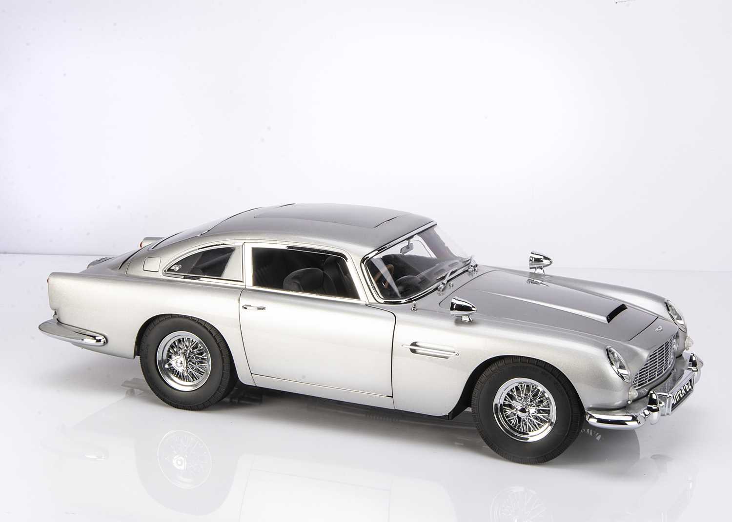 Lot 400 - GE Fabbri 1:8 Build James Bond's Goldfinger Aston Martin DB5