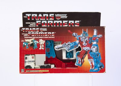 Lot 526 - Vintage Hasbro Transformers G1 Autobot Ultra Magnus