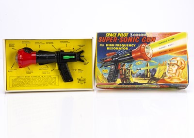 Lot 640 - A Merit Toy Space Pilot 3 Colour Super-Sonic Gun