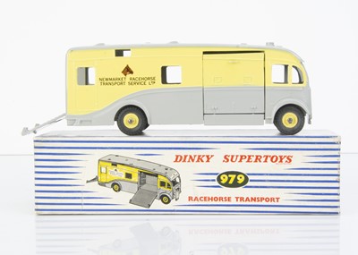 Lot 128 - A Dinky Supertoys 979 Racehorse Transport