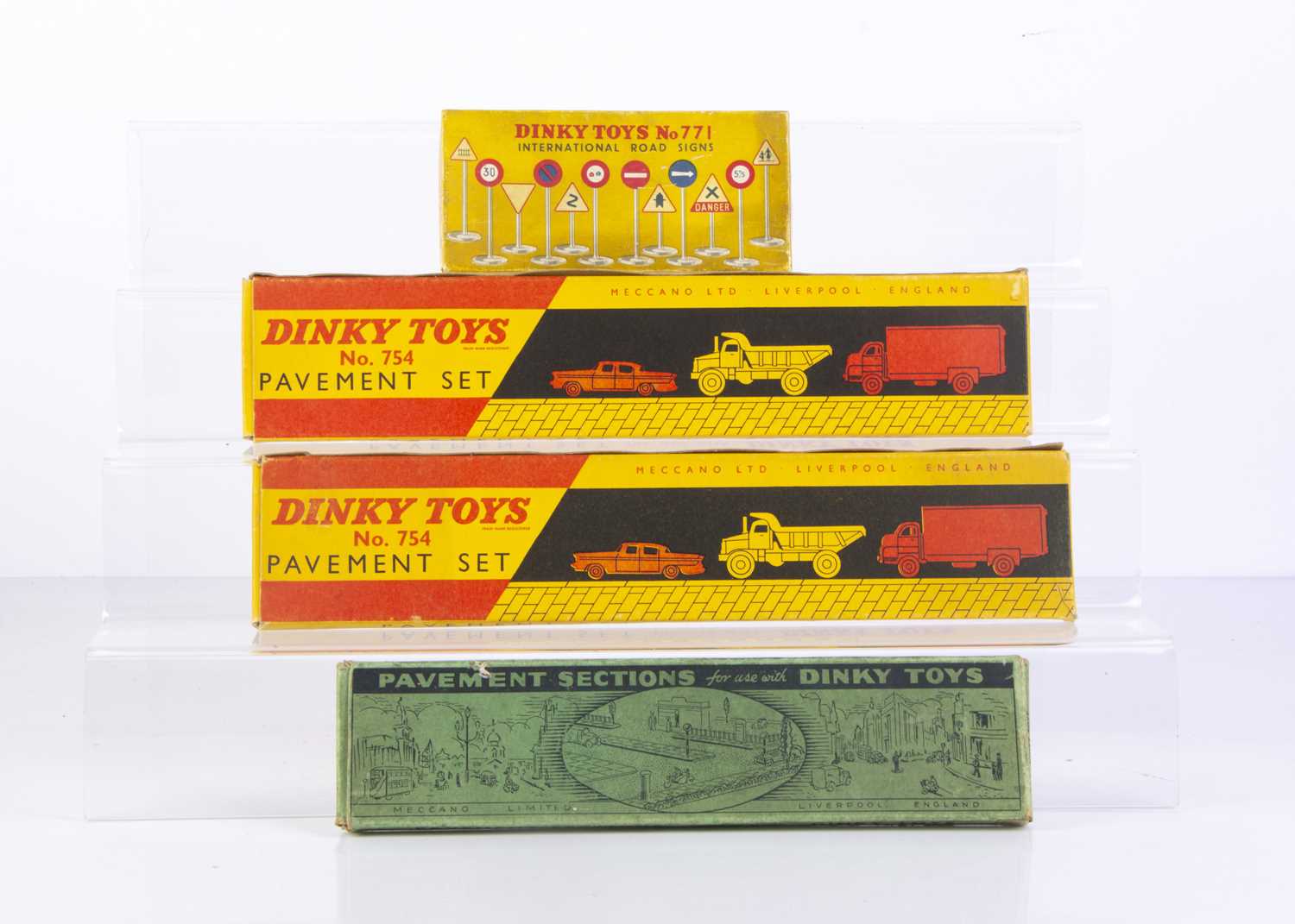 Lot 140 - Dinky Toys Road Signs & Pavement Sets